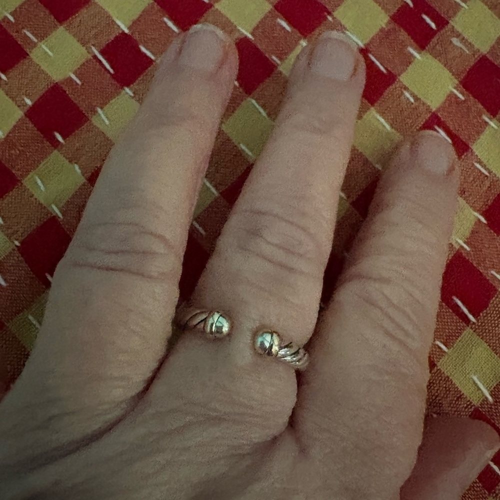 GUC David Yurman size 8 ring. Reposhing. .925 sterling. Petite open cable